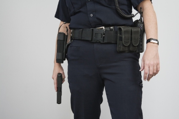 Obrojení policisté by mohli přispět k bezpečnosti ve školách (ilustrační foto). Obrojení policisté by mohli přispět k bezpečnosti ve školách (ilustrační foto).