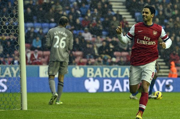 Mikel Arteta se raduje z rozhodujícího gólu.