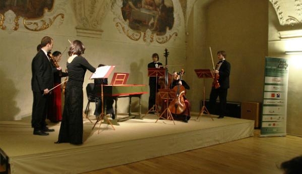 Komorní setkání, orchestrální večery i takzvané crossoverové projekty nabízí v Praze již 14. rokem mezinárodní hudební festival České doteky hudby. Komorní setkání, orchestrální večery i takzvané crossoverové projekty nabízí v Praze již 14. rokem mezinárodní hudební festival České doteky hudby.