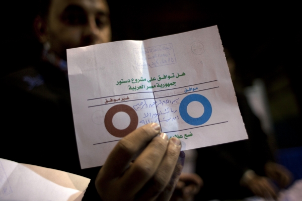 Referendum v Egyptě schválilo novou kontroverzní ústavu. 
