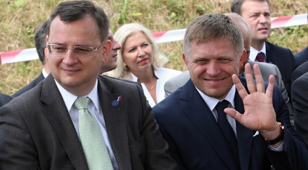 Premiéři Petr Nečas (vlevo) a Robert Fico.