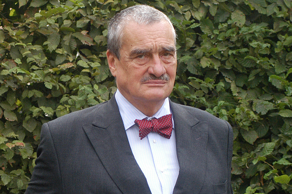 I když Schwarzenberg na jednáních často podřimuje, cítí se stále fit a potvrdil to i lékařskou zprávou.