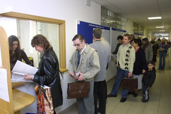 Pokud se návrh Svazu měst a obcí uskuteční, frontě se zřejmě mnoho lidí nevyhne (ilustrační foto).