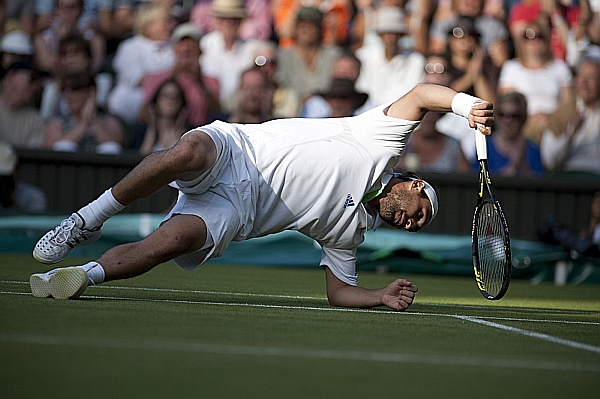 Tenista Marcos Baghdatis umí být na kurtu pěkný nervák.