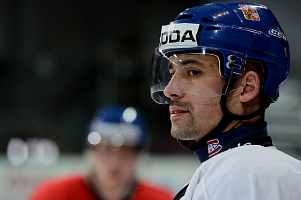Tomáš Plekanec kvůli lehkému kolapsu nedohrál utkání s Třincem. Tomáš Plekanec kvůli lehkému kolapsu nedohrál utkání s Třincem.
