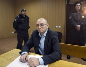 Soud uvedl, že mezi smrtí Magnitského a počínáním obviněného lékaře Dmitrije Kratova (na snímku) není zřejmá souvislost.