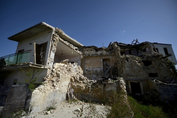 Zemětřesení o síle 6,3 stupně Richterovy škály zasáhlo Aquilu uprostřed noci 6. dubna 2009. 