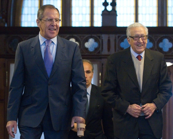 Ruský ministr zahraničí Sergej Lavrov (vlevo) a zvláštní emisar OSN a Ligy arabských států pro Sýrii Lachdar Brahímí. Ruský ministr zahraničí Sergej Lavrov (vlevo) a zvláštní emisar OSN a Ligy arabských států pro Sýrii Lachdar Brahímí.