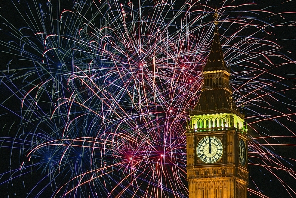 Symbol Londýna, slavný Big Ben v záři novoročních ohňostrojů. Symbol Londýna, slavný Big Ben v záři novoročních ohňostrojů.