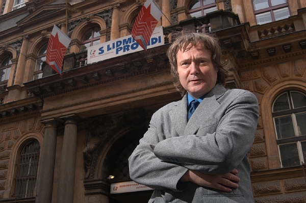 Petr Cibulka, předseda strany Volte Pravý Blok. Petr Cibulka, předseda strany Volte Pravý Blok.