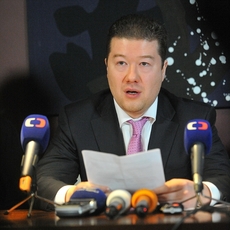 Ústavní stížnost kvůli prezidentským volbám podal také senátor Tomio Okamura.