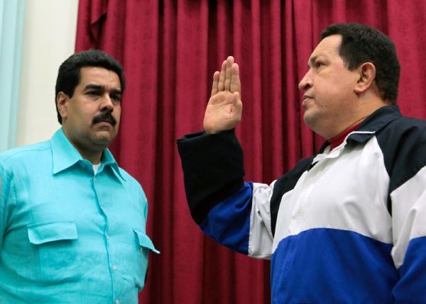 Chávez by si přál, aby se jeho nástupcem stal Maduro (vlevo). Chávez by si přál, aby se jeho nástupcem stal Maduro (vlevo).