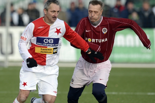 Prahu opět bavilo tradiční Silvestrovské derby.