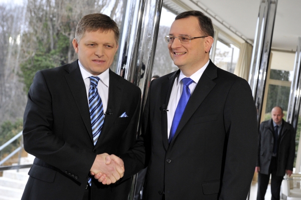 Slovenský premiér Robert Fico (vlevo) a český premiér Petr Nečas.