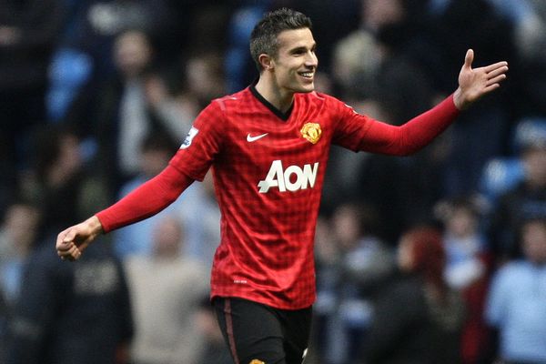 Robin van Persie se raduje z gólu United. Robin van Persie se raduje z gólu United.