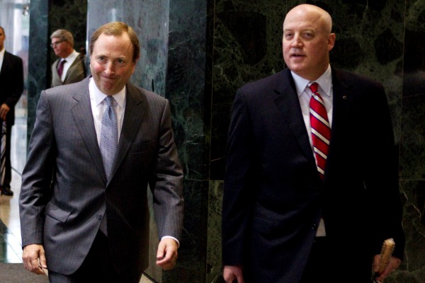 Komisionář NHL Gary Bettman (vlevo) a spol. přišli s novým návrhem. Komisionář NHL Gary Bettman (vlevo) a spol. přišli s novým návrhem.