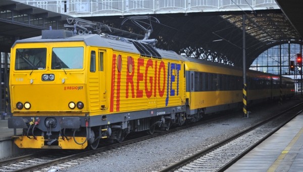 RegioJet vstoupil na české koleje v září 2011. RegioJet vstoupil na české koleje v září 2011.