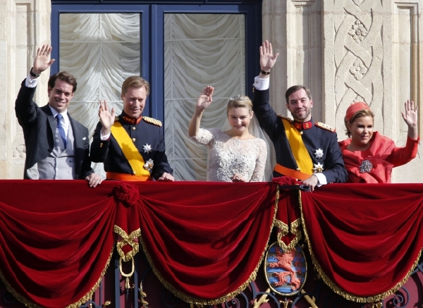 Lucemburská velkovévodská rodina. Zleva princ Félix, velkovévoda Henri, princ Guillaume, princezna Stéphanie a velkovévodkyně Maria Teresa.