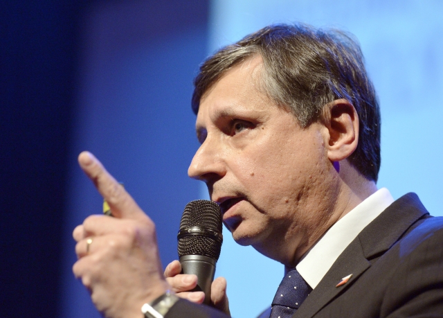 Prezidentský kandidát Jan Fischer. Prezidentský kandidát Jan Fischer.