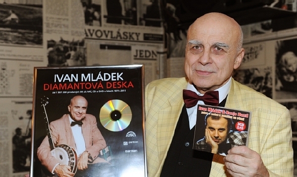 Diamantovou desku obdržel Ivan Mládek za více než jeden a půl milionu prodaných nosičů. Diamantovou desku obdržel Ivan Mládek za více než jeden a půl milionu prodaných nosičů.