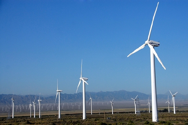ČEZ již dříve uvedl, že jeho hlavním cílem v Polsku je získat podíl v obnovitelných zdrojích, především ve větrné energii (ilustrační foto). ČEZ již dříve uvedl, že jeho hlavním cílem v Polsku je získat podíl v obnovitelných zdrojích, především ve větrné energii (ilustrační foto).