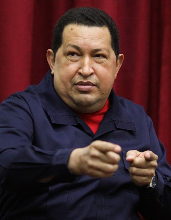 Chávez po poslední operaci rakoviny údajně trpí plicní infekcí, která mu brání v dýchání. Chávez po poslední operaci rakoviny údajně trpí plicní infekcí, která mu brání v dýchání.
