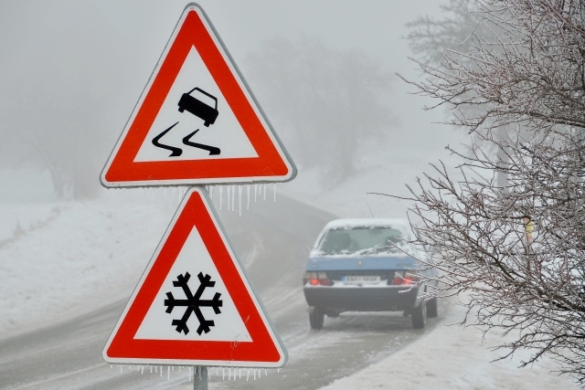 Meteorologové varují, že severovýchod ČR pokryje večer náledí. Meteorologové varují, že severovýchod ČR pokryje večer náledí.