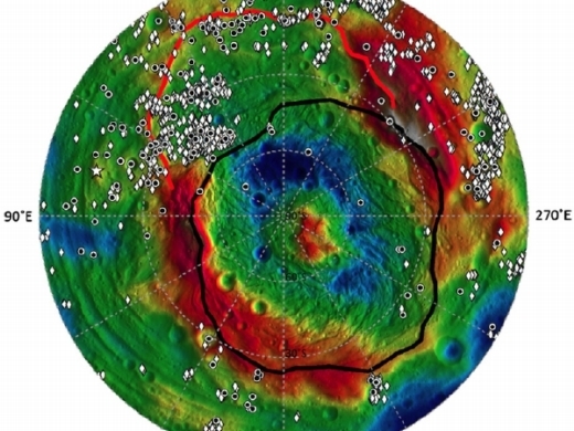 Mapa jižní polokoule planetky. Značky zachycují polohu tmavého materiálu, bohatého na uhlík (Trojrozměrný pohled na jeden z menších kráterů na povrchu Vesty (© NASA/JPL-Caltech/UCLA/MPS/DLR/IDA).
