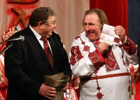 Depardieu s mordvinským guvernérem Vladimírem Volkovem.