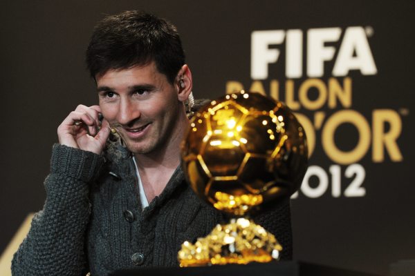 Lionel Messi vyhrál počtvrté v řadě Zlatý míč. Lionel Messi vyhrál počtvrté v řadě Zlatý míč.