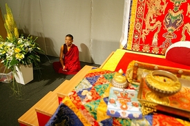 Ve zrekonstruovaném objektu bude meditační sál pro 250 lidí, výstavní prostory a konat by se zde měly i kurzy a přednášky o buddhismu (ilustrační foto).
