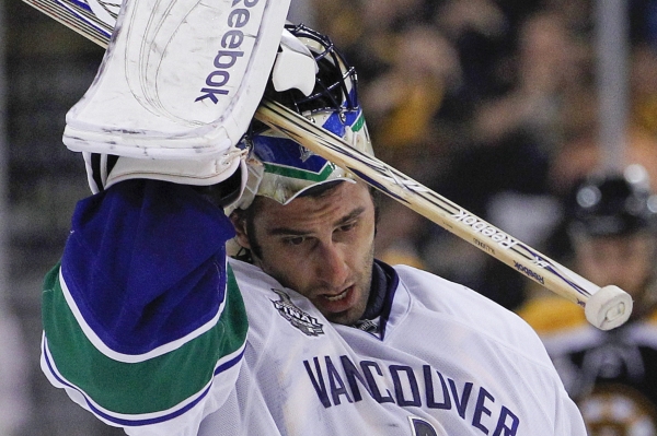 Roberto Luongo by mohl odejít z Vancouveru Canucks. Roberto Luongo by mohl odejít z Vancouveru Canucks.