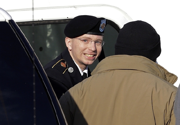 Vojín Bradley Manning. Vojín Bradley Manning.