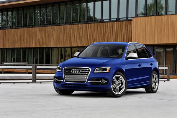 Audi SQ5 skrývá pod kapotou zážehový třílitr. Audi SQ5 skrývá pod kapotou zážehový třílitr.