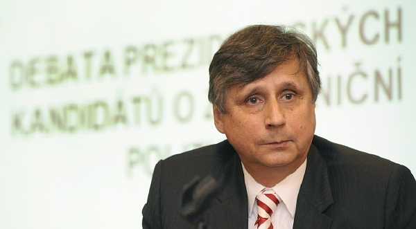 Prezidentský kandidát Jan Fischer. Prezidentský kandidát Jan Fischer.