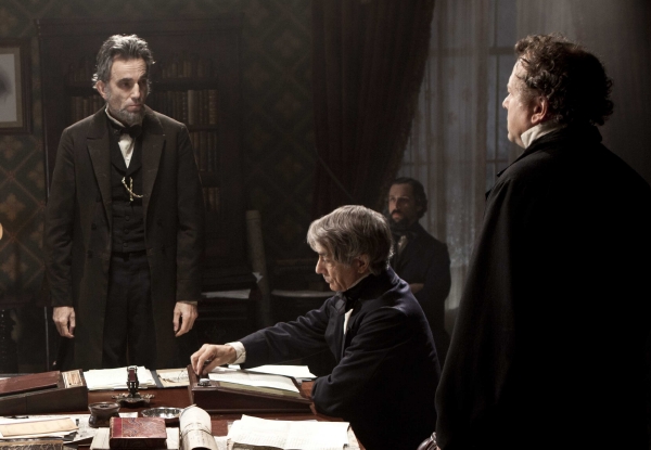 Dvanáct nominací na Oscara má Lincoln. Dvanáct nominací na Oscara má Lincoln.