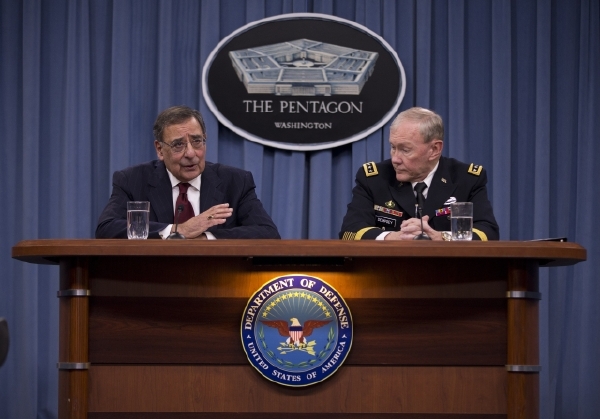 Leon Panetta (vlevo) a Martin Dempsey.