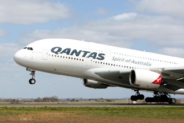 Hodně nezvyklý způsob přepravy si v Austrálii zvolila třímetrová krajta, která se vmáčkla do křídla letadla společnosti Qantas (ilustrační foto). Hodně nezvyklý způsob přepravy si v Austrálii zvolila třímetrová krajta, která se vmáčkla do křídla letadla společnosti Qantas (ilustrační foto).