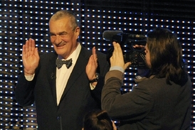 Karel Schwarzenberg se jako jediný z kandidátů postavil proti účasti Ruska na dostavbě jaderné elektrárny Temelín.
