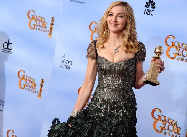 Madonna, která minulý rok obdržela Zlatý glóbus za nejlepší původní skladbu. Madonna, která minulý rok obdržela Zlatý glóbus za nejlepší původní skladbu.