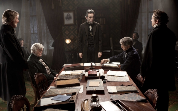 Film zachycuje období posledních čtyř měsíců života prezidenta Lincolna. Film zachycuje období posledních čtyř měsíců života prezidenta Lincolna.