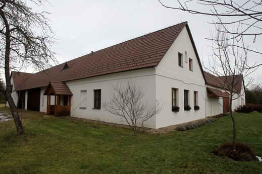 Chalupa Zuzana Roithové ve Dvorech nad Lužnicí. Chalupa Zuzana Roithové ve Dvorech nad Lužnicí.