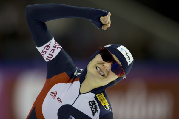 Martina Sáblíková se raduje z bramborové medaile. Martina Sáblíková se raduje z bramborové medaile.