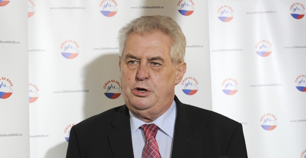 Kandidát na českého prezidenta Miloš Zeman odmítá rozhovory pro slovenská média.