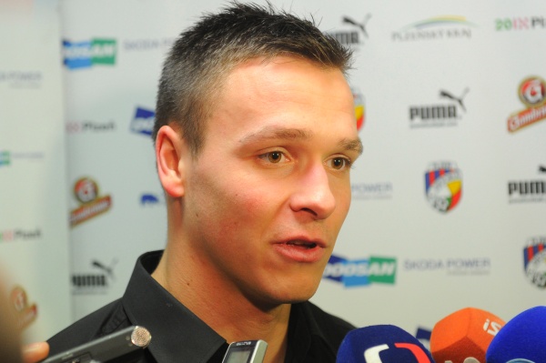 Fotbalový útočník Stanislav Tecl už definitivně patří Plzni, kam přestoupil z Jihlavy. Fotbalový útočník Stanislav Tecl už definitivně patří Plzni, kam přestoupil z Jihlavy.