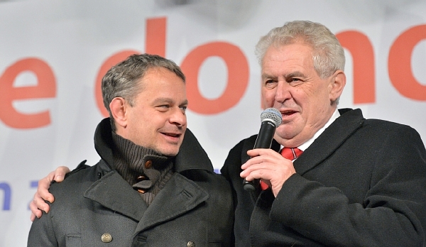 Režisér Filip Renč je členem volebního týmu Miloše Zemana. Režisér Filip Renč je členem volebního týmu Miloše Zemana.