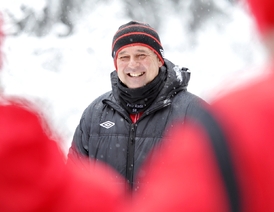 Kouč Slavie Petr Rada zatím marně vyhlíží posily do ofenzivy.