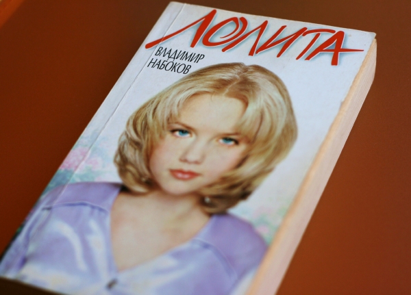 Lolita, světoznámý Nabokovův román v jednom z jeho mnoha ruských vydání.