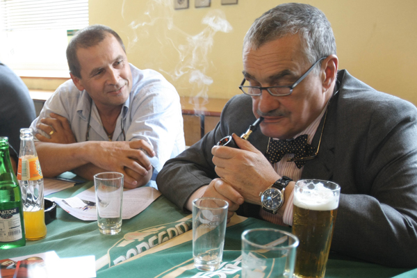 Už při parlamentních volbách roku 2010 putoval Karel Schwarzenberg po českých hospodách se sloganem Na pivo s Karlem. Už při parlamentních volbách roku 2010 putoval Karel Schwarzenberg po českých hospodách se sloganem Na pivo s Karlem.