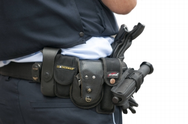 Městský strážník zastřelil ozbrojeného nemaskovaného lupiče (ilustrační foto). Městský strážník zastřelil ozbrojeného nemaskovaného lupiče (ilustrační foto).